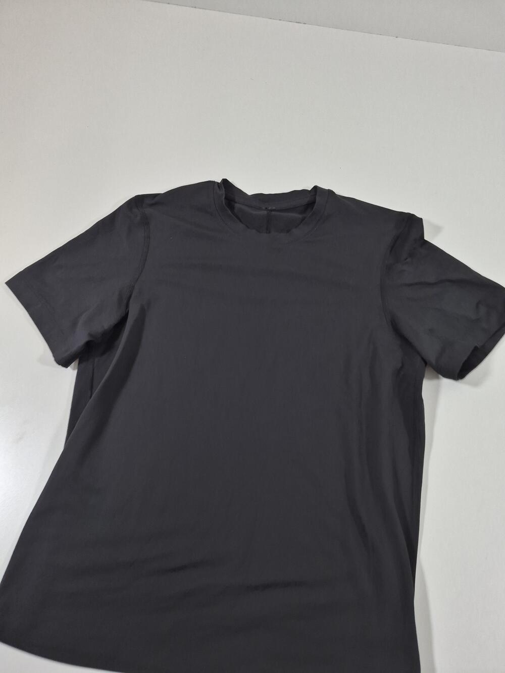 lululemon Men's M Gray Short Sleeve Performance Athletic Tee Gym Shirt